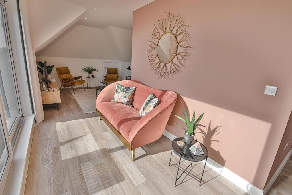 Bournecoast - Stylish Flat With Balcony - Sea Views - 10 Min Walk To Beach - Parking - Wifi - Fm8407 Bournemouth Exterior photo