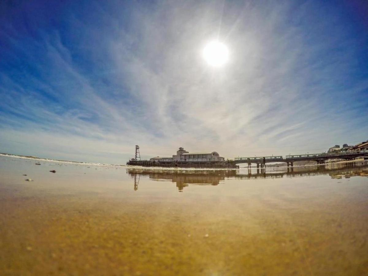 Bournecoast - Stylish Flat With Balcony - Sea Views - 10 Min Walk To Beach - Parking - Wifi - Fm8407 Bournemouth Exterior photo