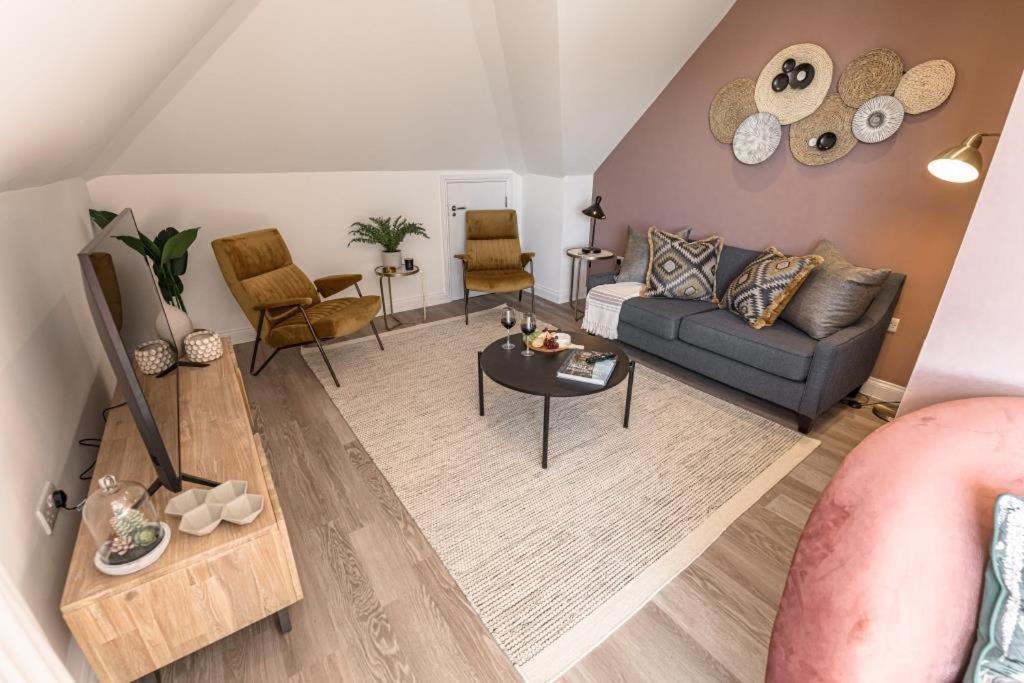Bournecoast - Stylish Flat With Balcony - Sea Views - 10 Min Walk To Beach - Parking - Wifi - Fm8407 Bournemouth Exterior photo